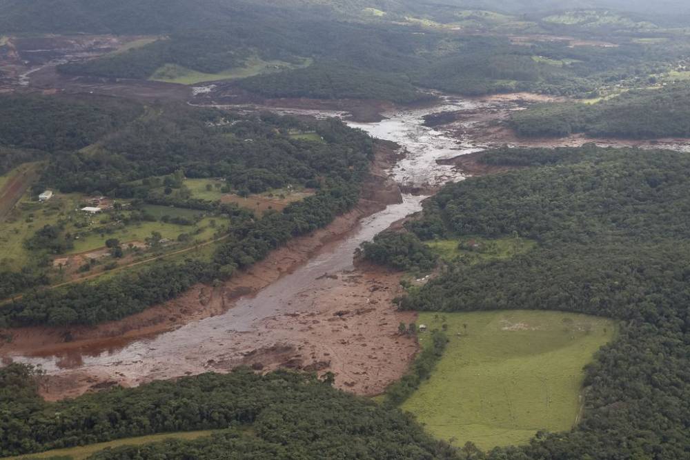 Imagem aérea após o rompimento da barragem. Foto: Isac Nobrega / PR
