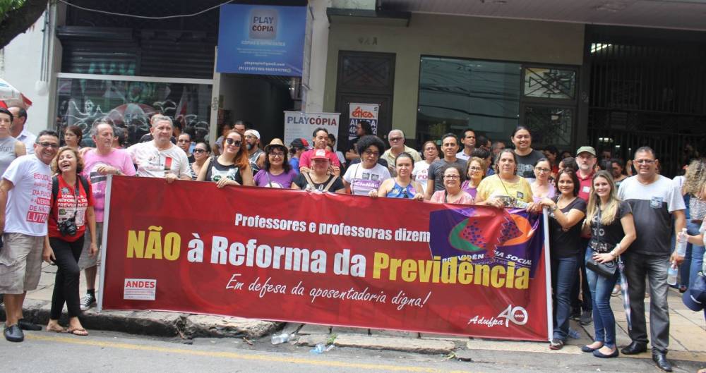 Docentes se mobilizam em todo país contra a Reforma da Previdência