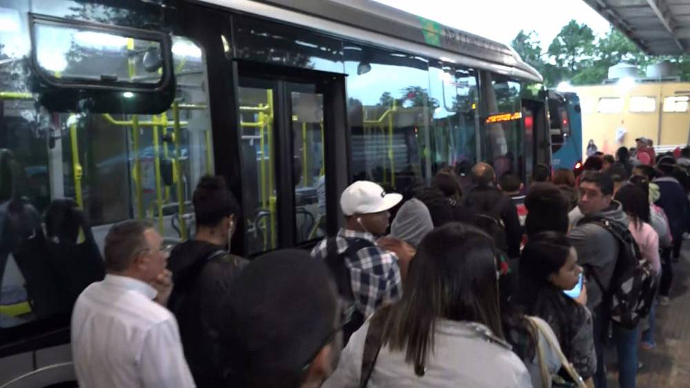 Paralisação de motoristas e cobradores afeta circulação de ônibus em SP