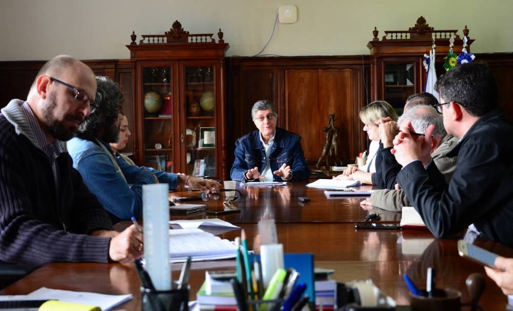 Reitoria expõe Programa de reformulação apresentado pelo MEC, que prevê a gestão das IFE através de organizações sociais, “transferências” de patrimônio e privatização