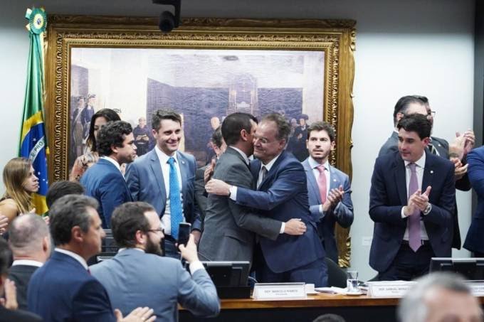 Congresso acelera os trabalhos para a retirada de direitos dos trabalhadores – Comissão Especial aprova texto-base da Reforma da Previdência