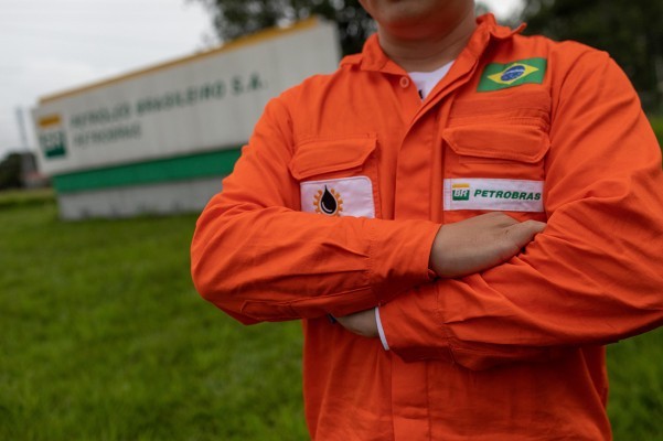 Contra demissões, greve dos trabalhadores petroleiros completa 13 dias