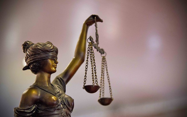 ADUR-RJ entra com processo contra medida que ataca salário de servidores em trabalho remoto