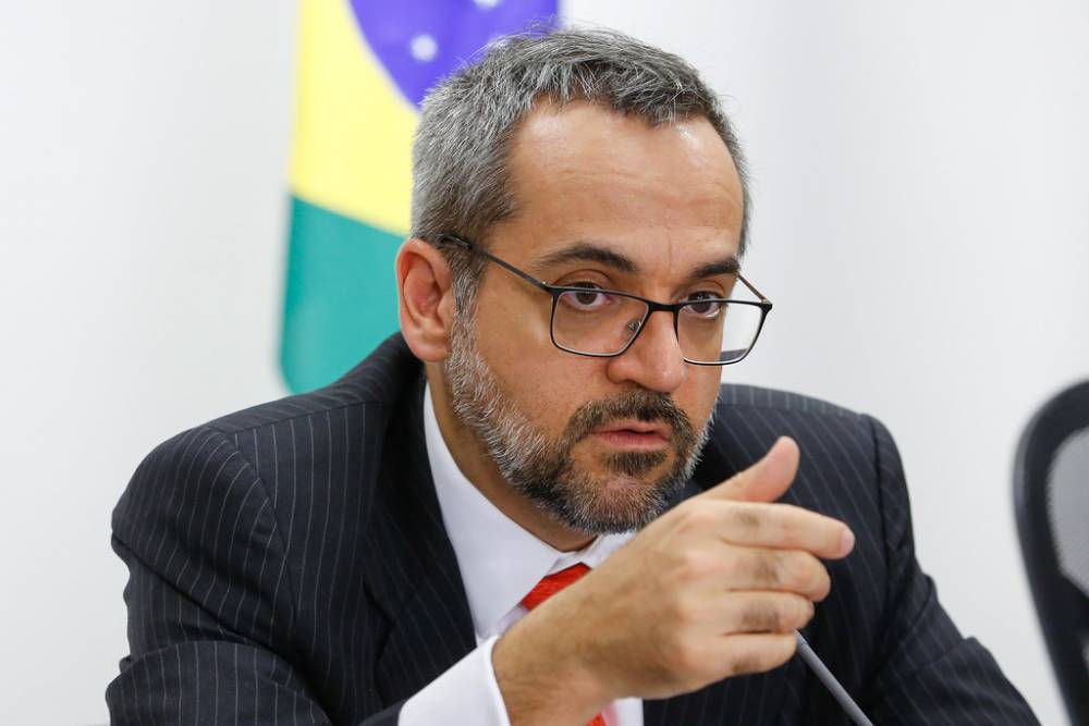 Abraham Weintraub deixa o MEC: relembre as principais polêmicas da gestão do ex-ministro