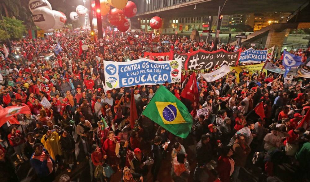 Comissão de Mobilização da UFRRJ organiza participação no ato FORA BOLSONARO do dia 29 de maio