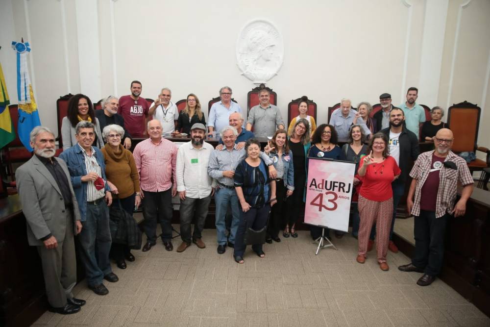 Quinta-feira movimentada para a ADUR: entidade participa de lançamento de manifesto e é homenageada no mesmo dia