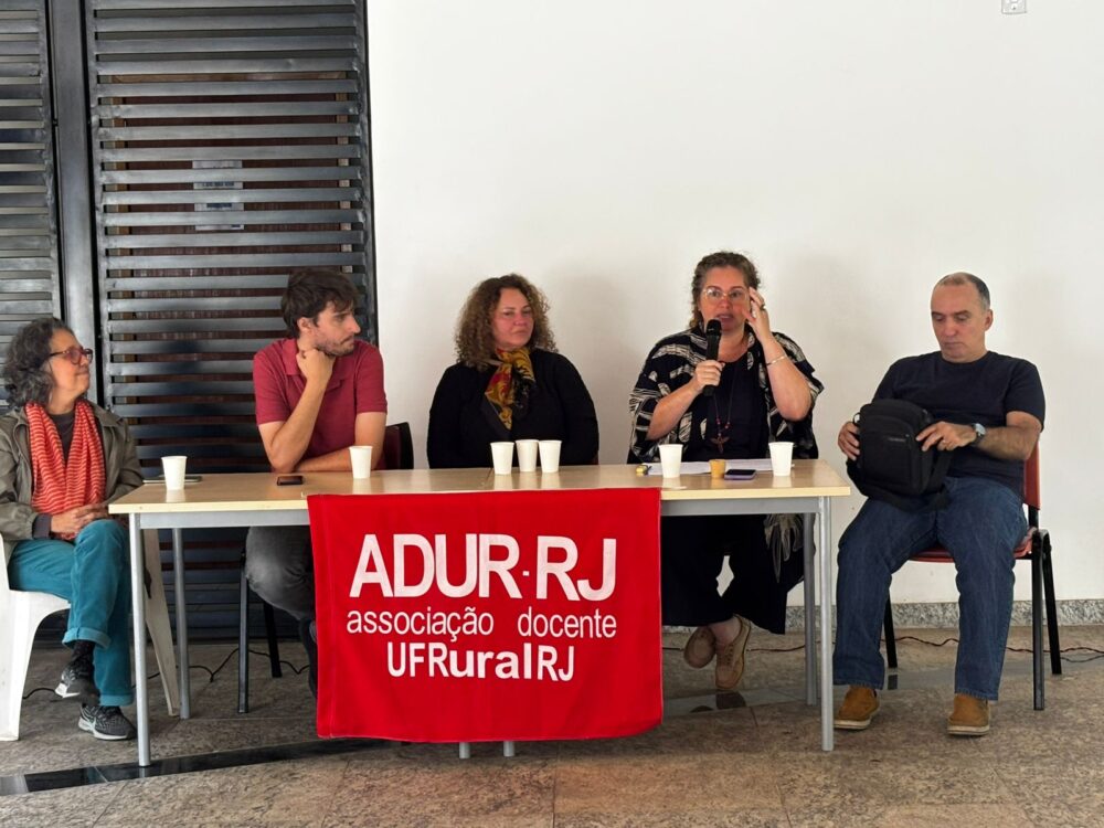 Chapa “Adur Somos Nós: Esperançar e Lutar Juntos!” é apresentada para gestão da ADUR 2025–2027